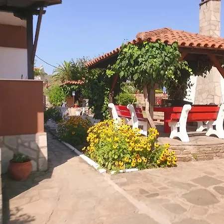 Lampos House アパート *