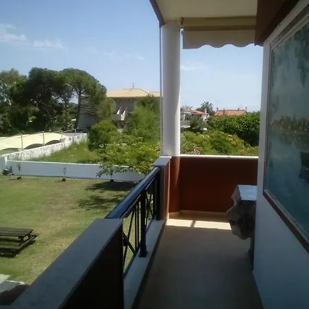 Lampos House