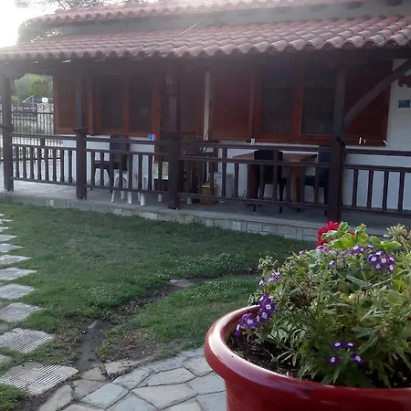 Lampos House *