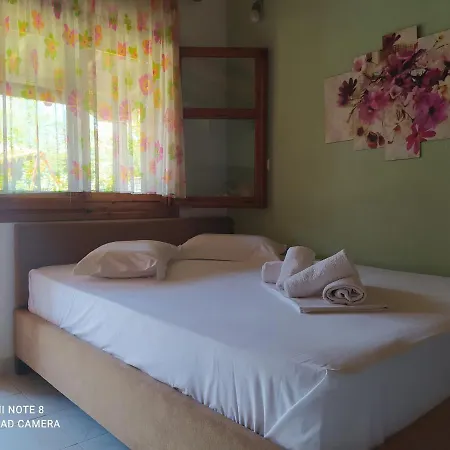 Lampos House شقة