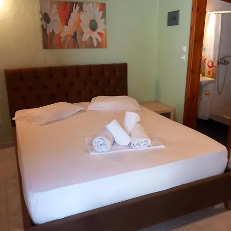 Lampos House شقة